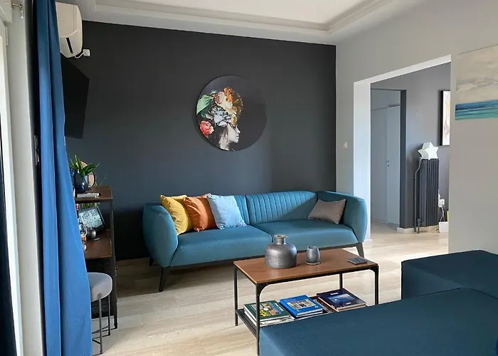 Asimina Apartment, Kerameikos Metro Station